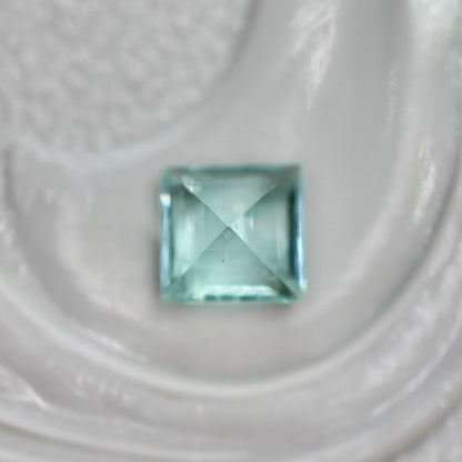 パライバカラーベリル 0.14ct スクエアカット 3.2mm×3.2mm×2.3mm【MJ2714】