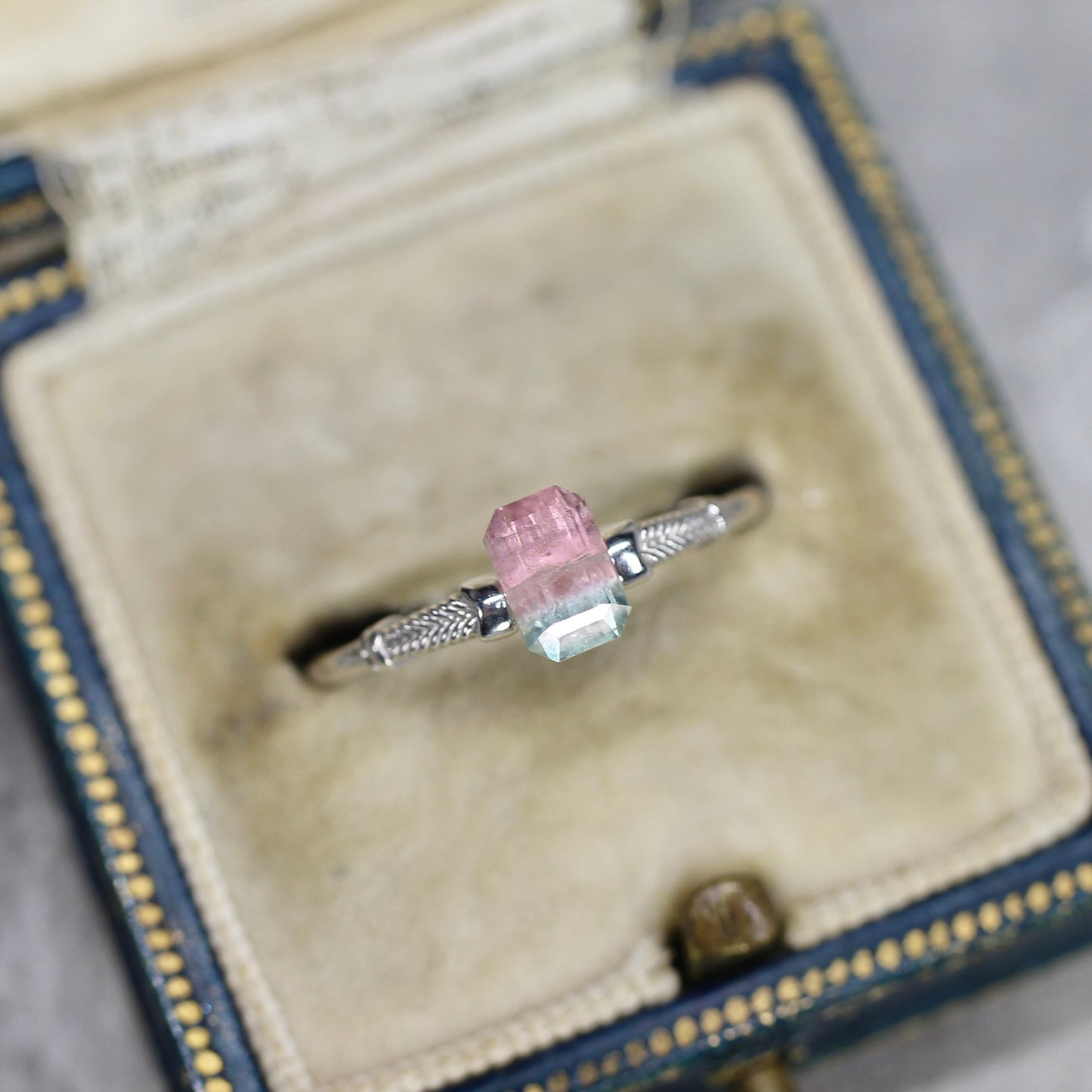 バイカラートルマリン 0.80ct エメラルドカット 6.2mm×4.2mm×3.7mm【MJ2669】