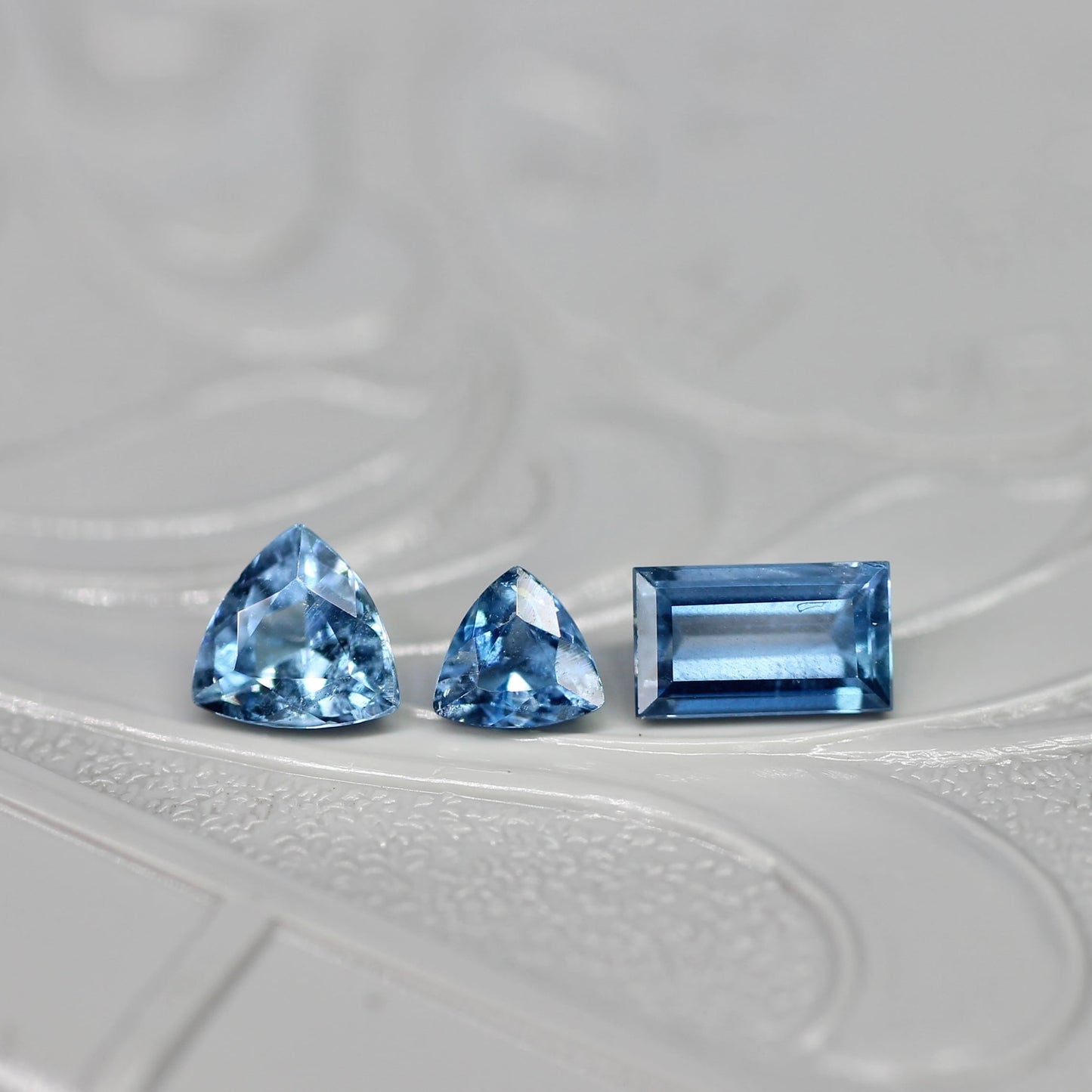 タトゥーアクアマリン 0.36ct スクエアカット 5.7mm×3.4mm×2.7mm【MJ2673】