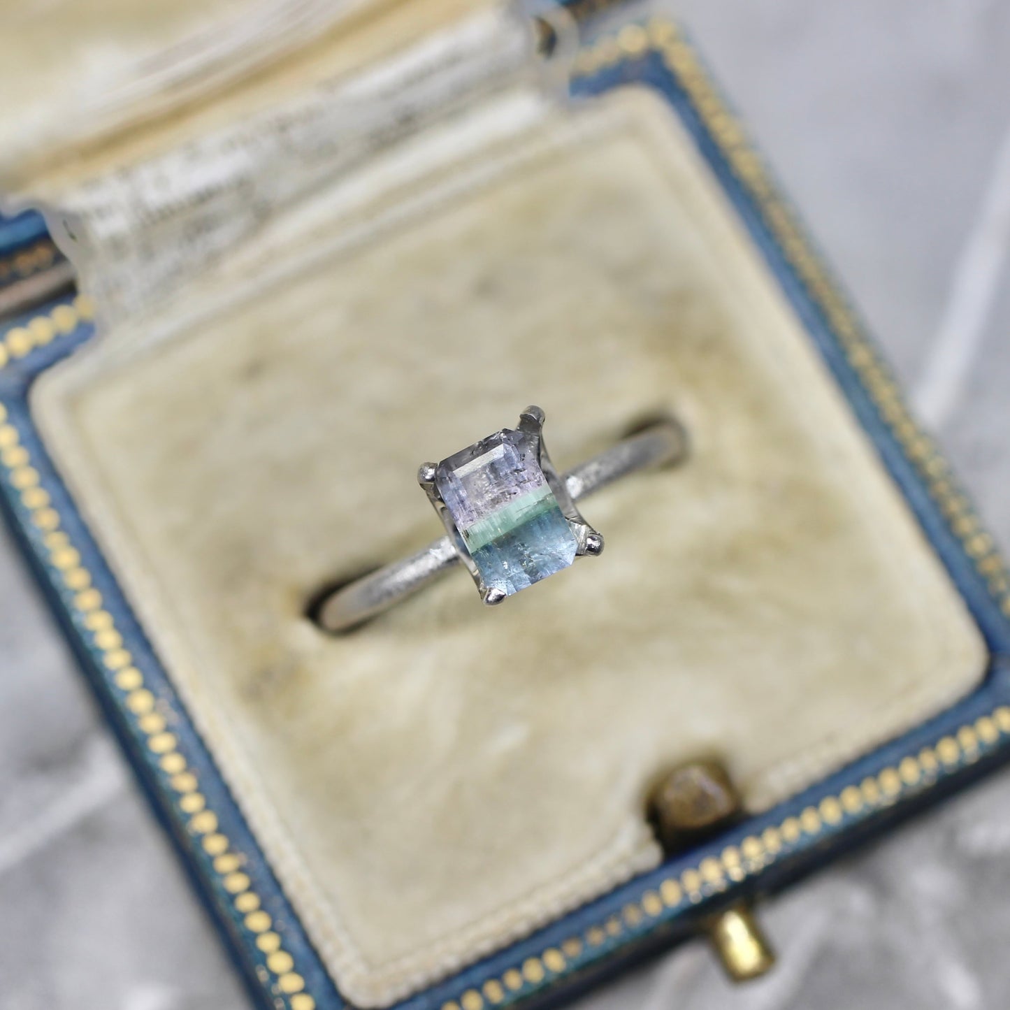 パーティーカラードトルマリン 0.74ct エメラルドカット 6.7mm×4.5mm×2.8mm【MJ2661】