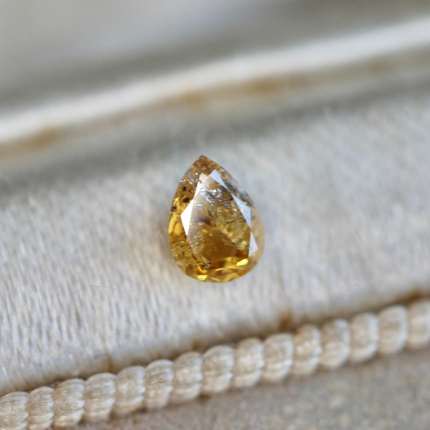ペアシェイプカット ナチュラルダイヤモンド 0.225ct 4.2mm×3.1mm-1.7mm 【MJ2476】