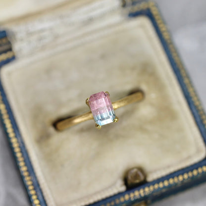 バイカラートルマリン 0.80ct エメラルドカット 6.2mm×4.2mm×3.7mm【MJ2669】