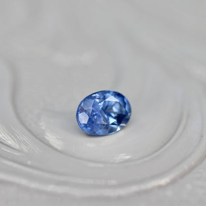 モンタナサファイア 0.22ct オーバルカット 3.6mm×2.6mm×1.9mm  【MJ2634】