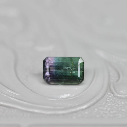 パーティーカラードトルマリン 0.63ct エメラルドカット 6.0mm×3.9mm×3.3mm【MJ2667】