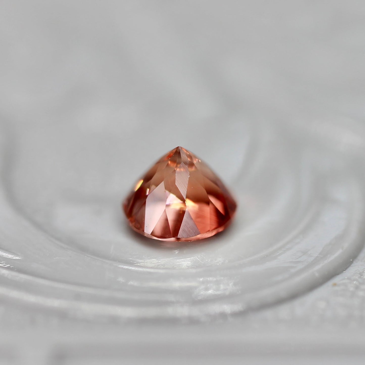 ラブラドライト 0.28ct ラウンドカット 4.2mm×4.1mm×3.4mm【MJ2699】