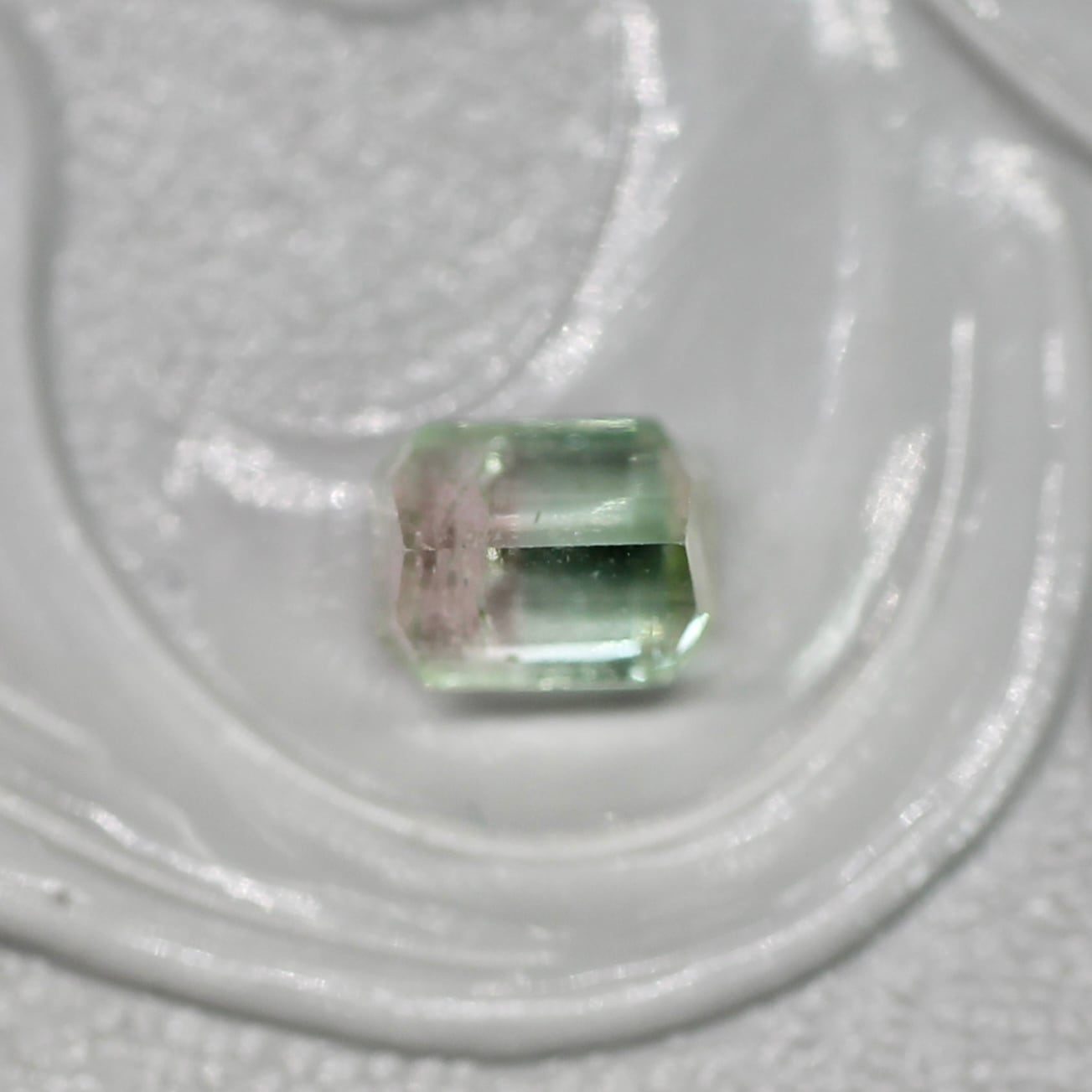 バイカラートルマリン 0.34ct エメラルドカット 4.4mm×3.5mm×2.9mm【MJ2668】