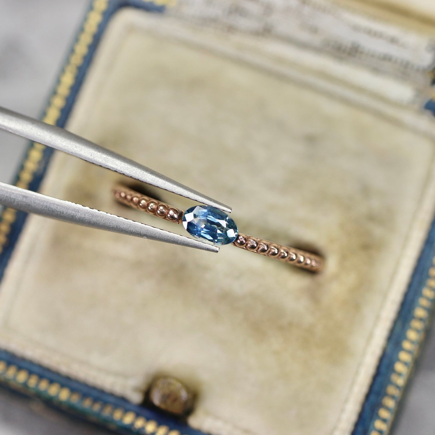 モンタナサファイア 0.26ct オーバルカット  4.8mm×3.0mm×2.1mm【MJ2731】