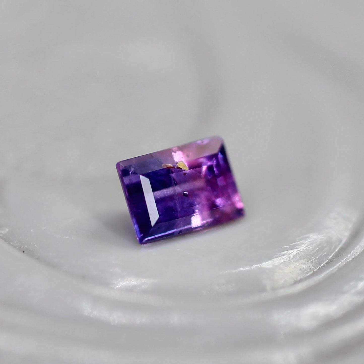 バイカラーサファイア 0.12ct スクエアカット 3.2mm×2.4mm×1.7mm【MJ2707】