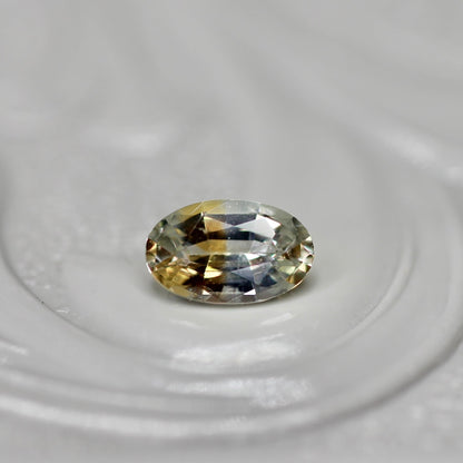 モンタナサファイア 0.25ct オーバルカット  4.7mm×2.9mm×2.0mm【MJ2733】