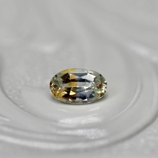 モンタナサファイア 0.25ct オーバルカット  4.7mm×2.9mm×2.0mm【MJ2733】