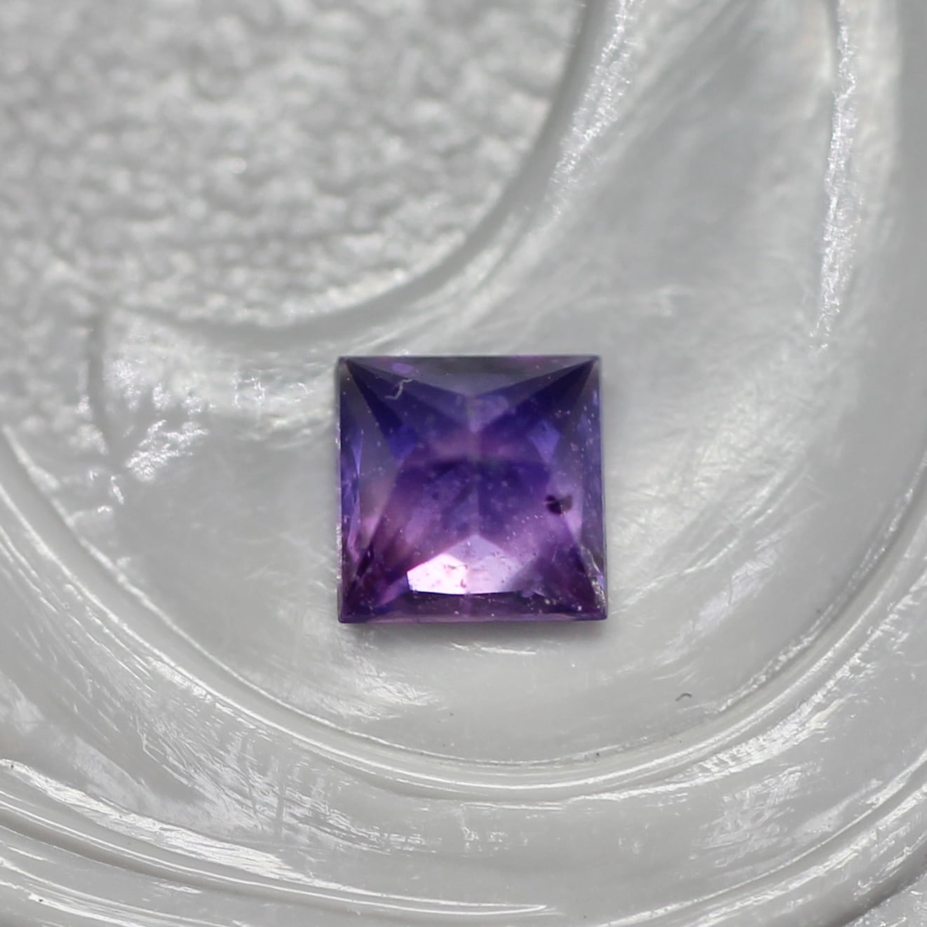 サファイア 0.19ct スクエアカット 3.1mm×3.1mm×2.2mm【MJ2691】