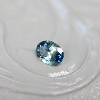 モンタナサファイア 0.19ct オーバルカット 3.7mm×2.6mm×1.7mm  【MJ2637】