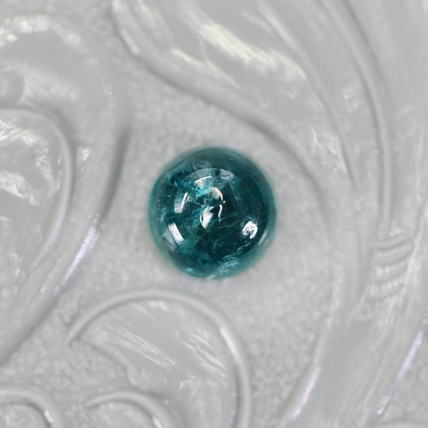 グランディディエライト 0.58ct カボションカット  4.9mm×4.9mm×2.8mm【MJ2738】