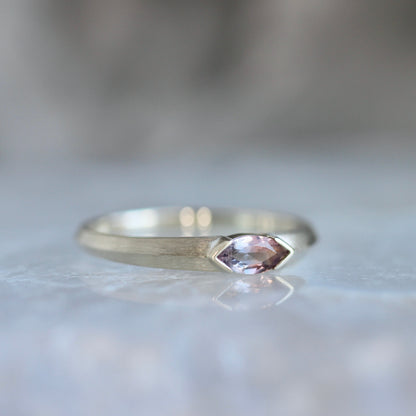 バイカラートルマリン 0.22ct マーキスカット K10WG リング 【MJ2456】