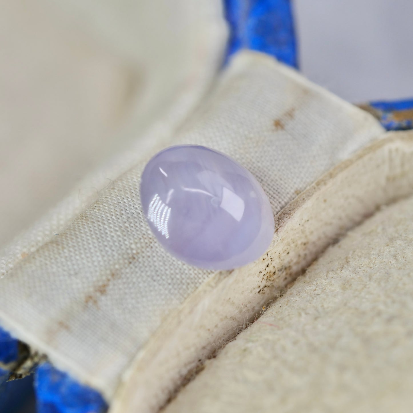 成長線入りスターサファイア 1.52ct カボションカット 7.1mm×6.2mm×3.6mm【MJ2934】