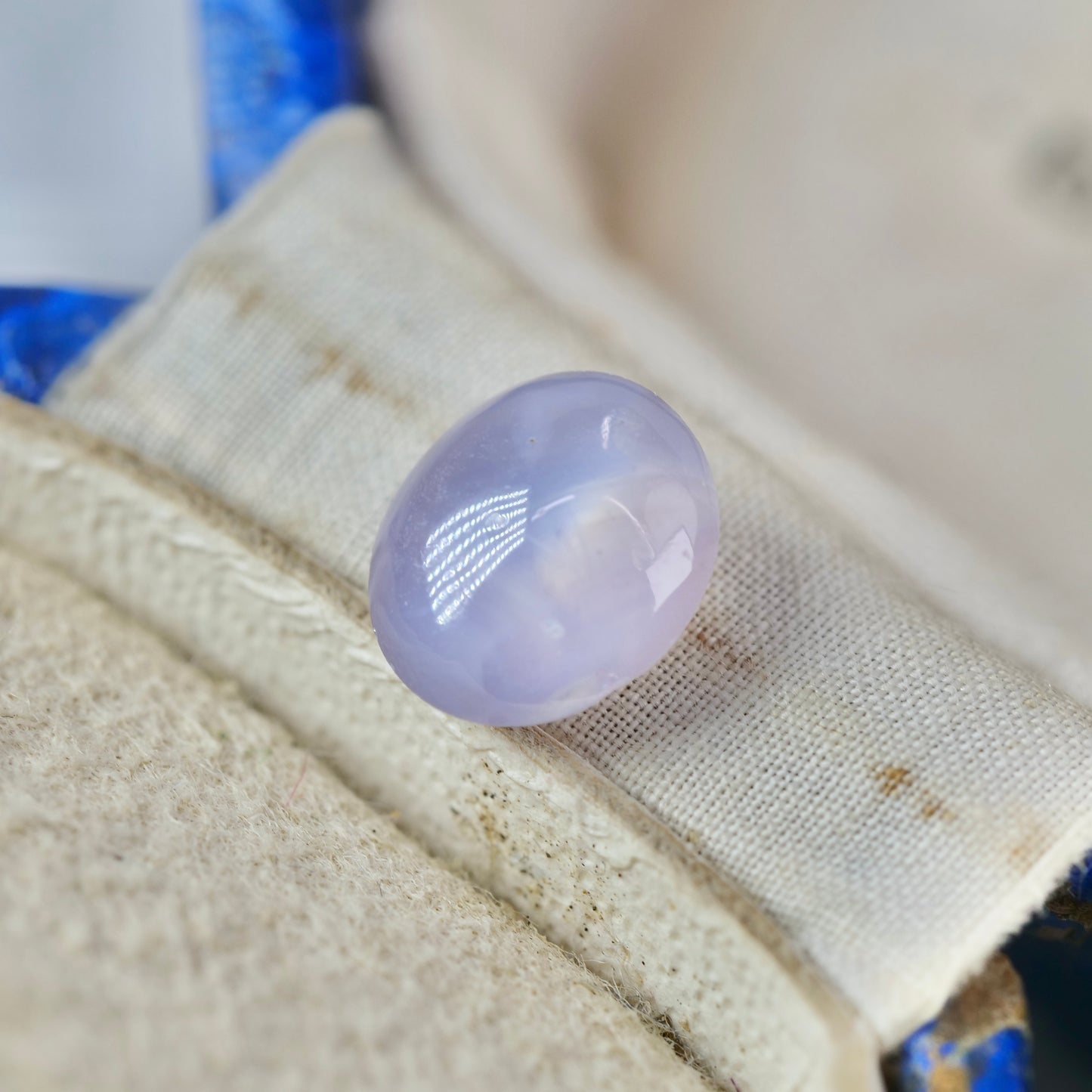 成長線入りスターサファイア 1.52ct カボションカット 7.1mm×6.2mm×3.6mm【MJ2934】