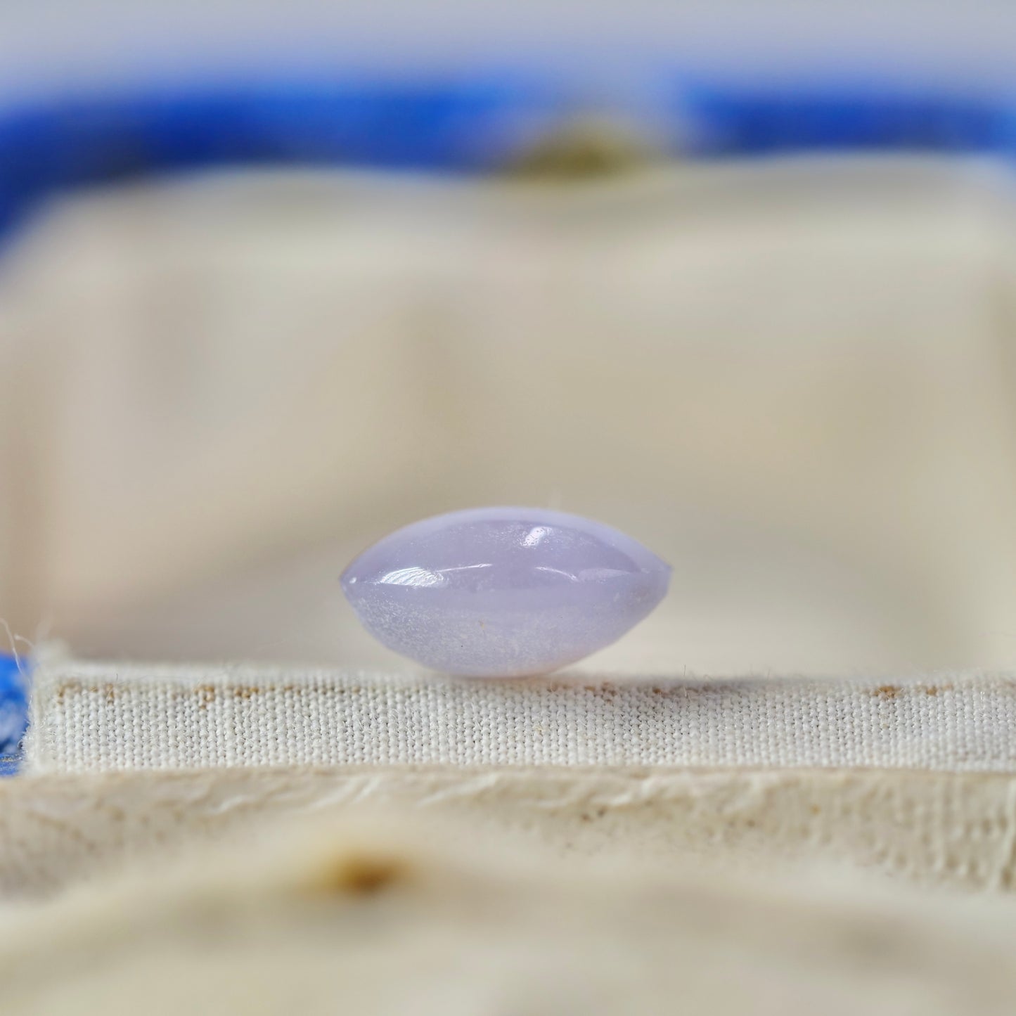 成長線入りスターサファイア 1.52ct カボションカット 7.1mm×6.2mm×3.6mm【MJ2934】