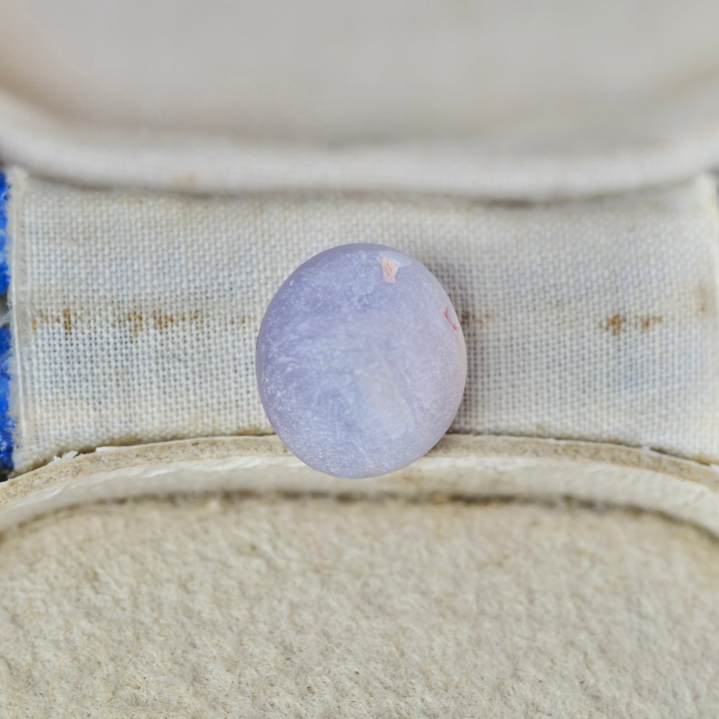 成長線入りスターサファイア 1.52ct カボションカット 7.1mm×6.2mm×3.6mm【MJ2934】