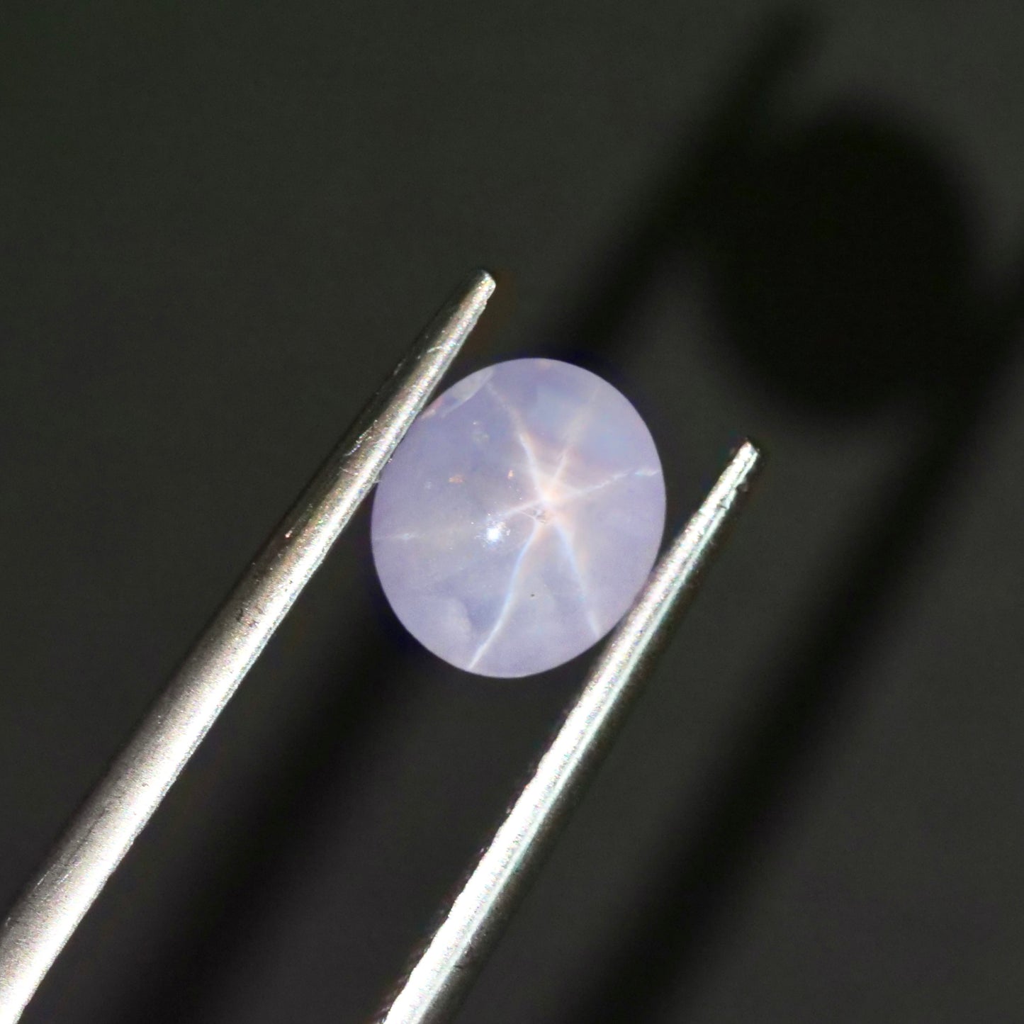 成長線入りスターサファイア 1.52ct カボションカット 7.1mm×6.2mm×3.6mm【MJ2934】