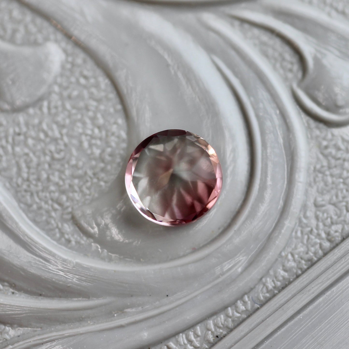 バイカラートルマリン 0.46ct 4.8mm 【MJ2422】