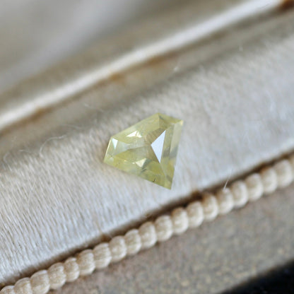 ダイヤカットイエロー ダイヤモンド 0.34ct 4.4mm×5.4mm-2.2mm 【MJ2466】