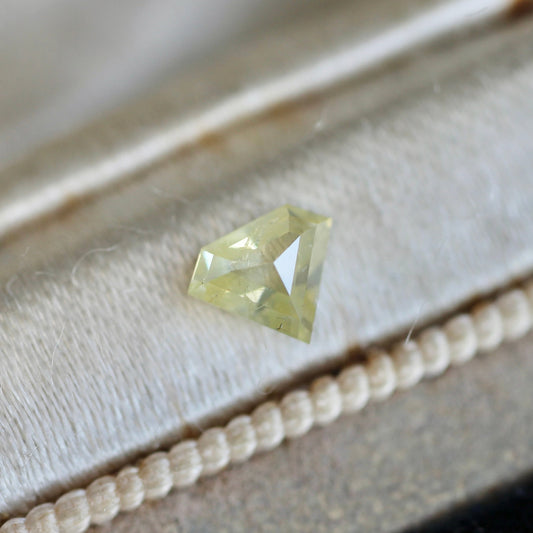 ダイヤカットイエロー ダイヤモンド 0.34ct 4.4mm×5.4mm-2.2mm 【MJ2466】