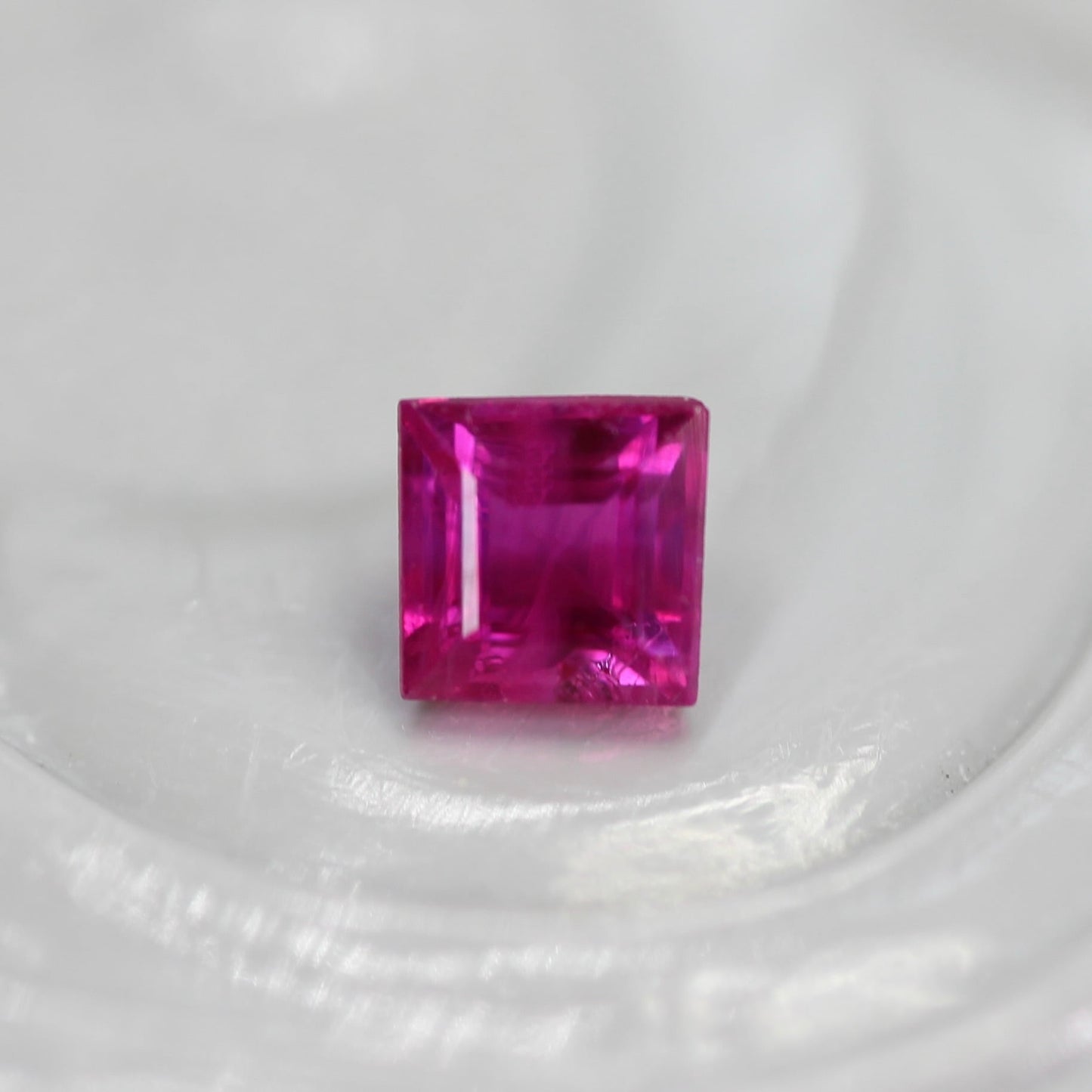 ルビー 0.15ct スクエアカット 2.5mm×2.5mm×2.0mm【MJ2750】