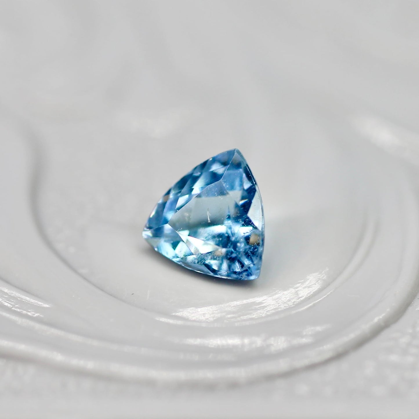 タトゥーアクアマリン 0.26ct トリリアントカット 4.6mm×4.6mm×2.9mm【MJ2671】
