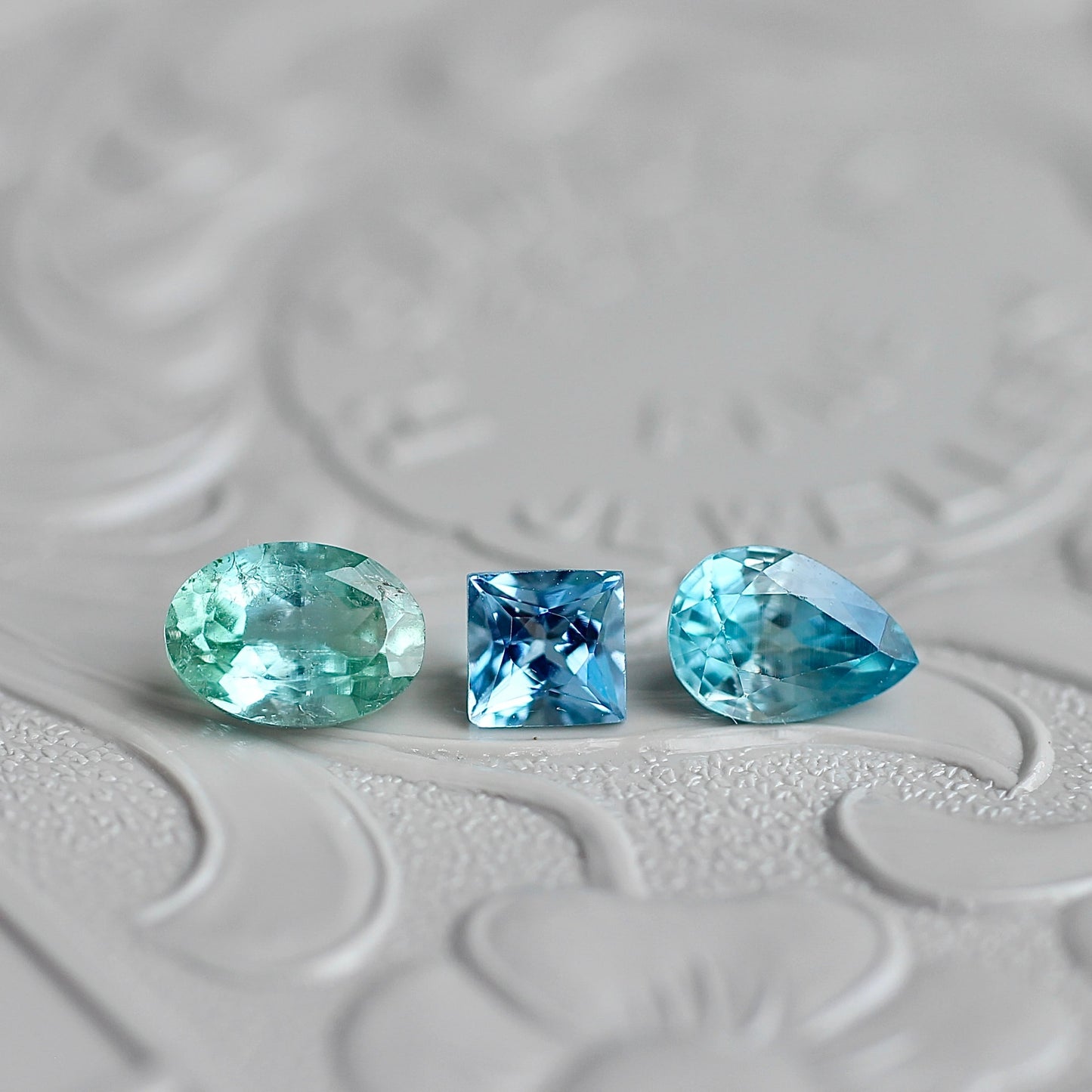 ブルージルコン ペアシェイプカット 0.76ct 6×4.5mm 【MJ2453】