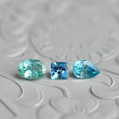 ブルージルコン ペアシェイプカット 0.76ct 6×4.5mm 【MJ2453】