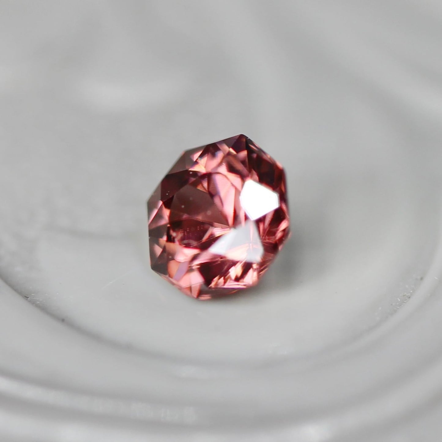 ピンクジルコン 0.34ct オクタゴンカット 3.9mm×3.9mm×2.8mm【MJ2701】