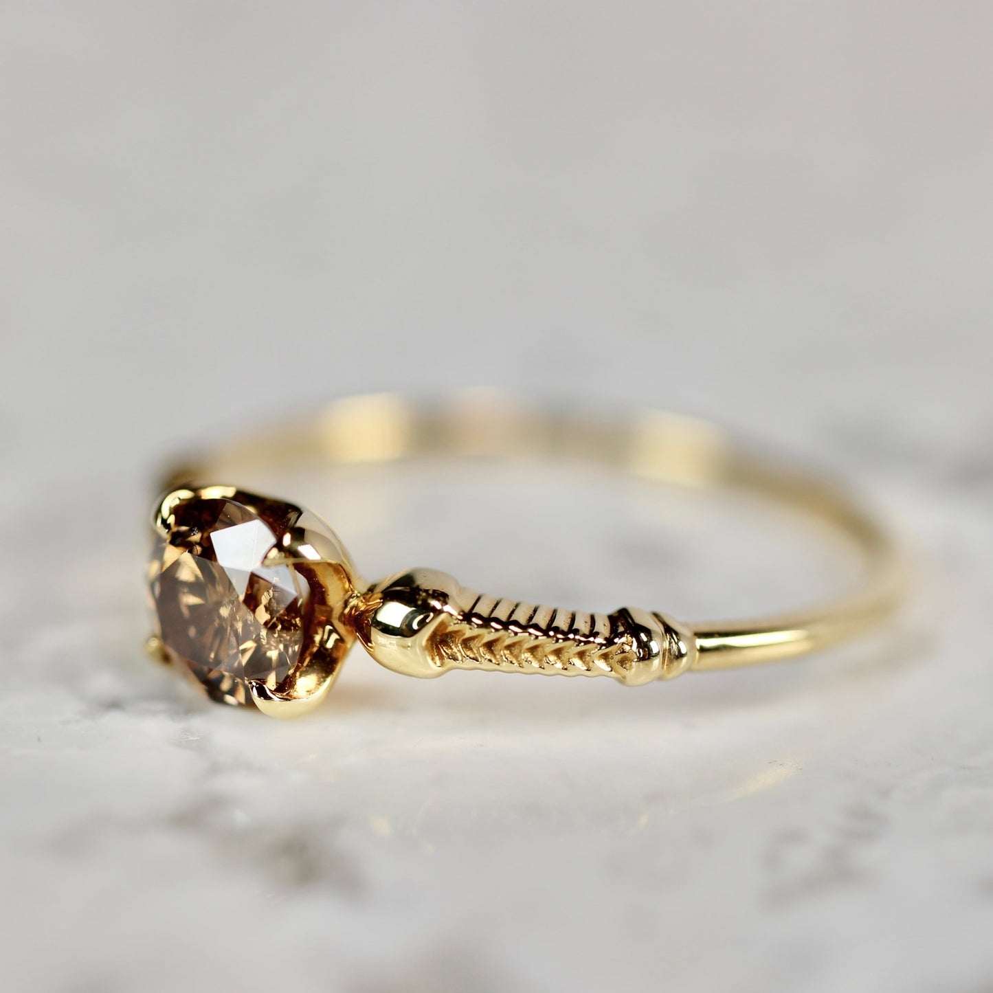 オレンジブラウンダイヤモンド 0.456ct K10YG ラウンドブリリアントカット ４本爪(立て爪)×ヘリンボーンアーム【MJ2837】