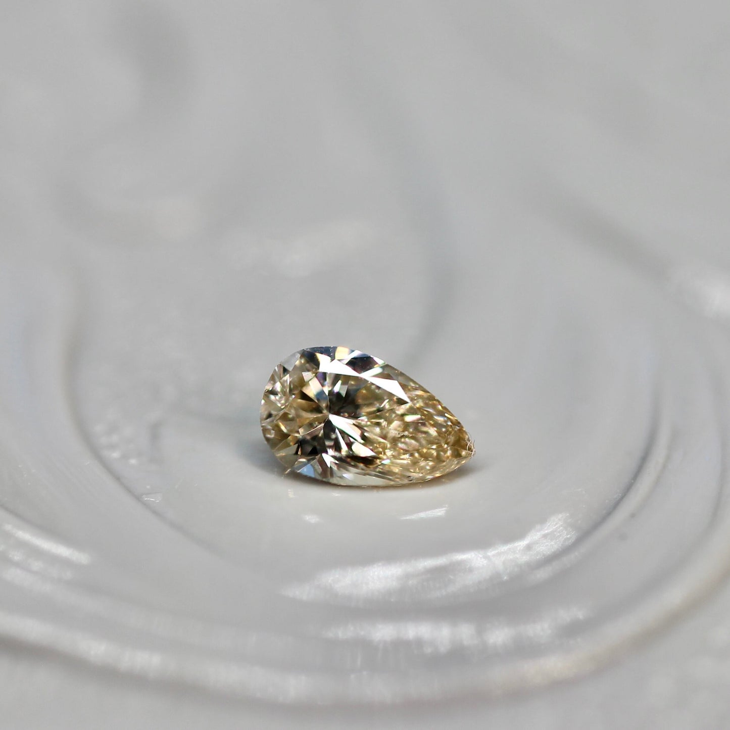 シャンパンブラウンダイヤモンド 0.125ct ペアシェイプカット 4.4mm×2.8mm×1.8mm【MJ2627】