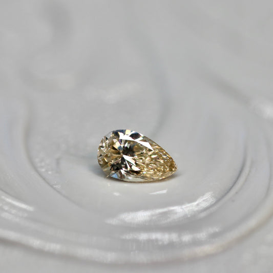 シャンパンブラウンダイヤモンド 0.125ct ペアシェイプカット 4.4mm×2.8mm×1.8mm【MJ2627】