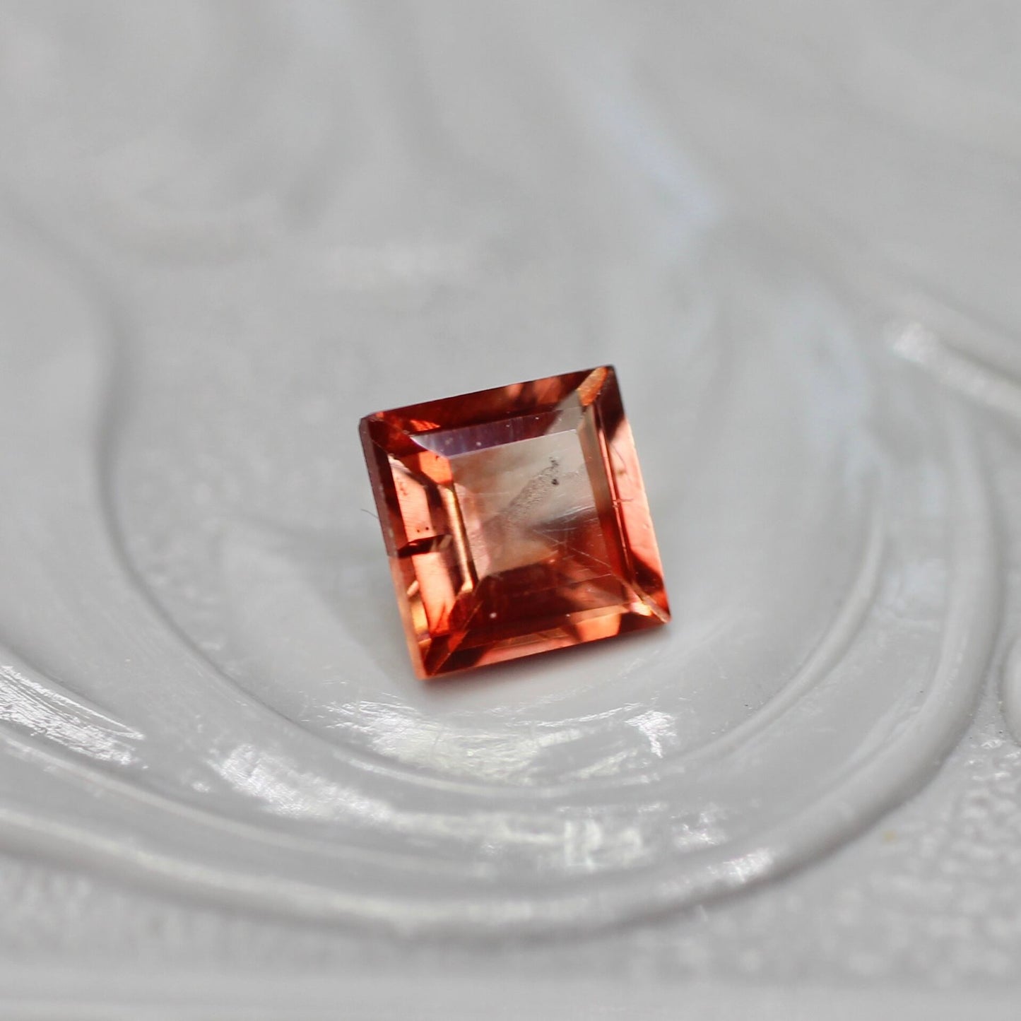 バイカラーラブラドライト 0.31ct スクエアカット 4.2mm×4.2mm×2.7mm【MJ2697】