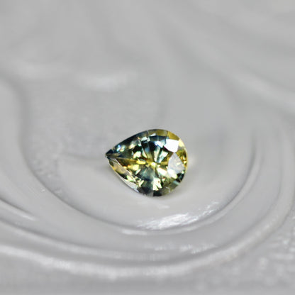 ペアシェイプカット バイカラーサファイア 0.2ct 3.8mm×3.0mm×1.8mm【MJ2544】
