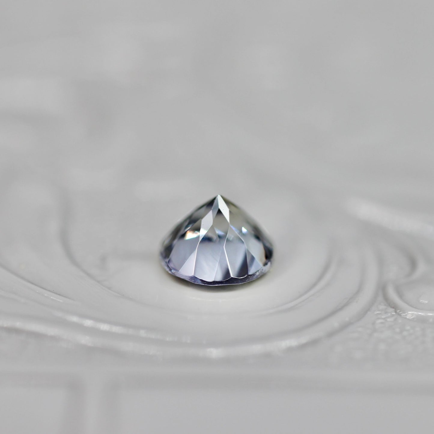 ラウンドカット バイカラーゾイサイト 0.53ct  5.0mm×5.0mm×3.3mm 【MJ2526】