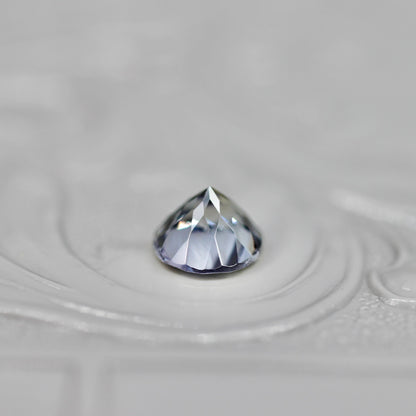 ラウンドカット バイカラーゾイサイト 0.53ct  5.0mm×5.0mm×3.3mm 【MJ2526】