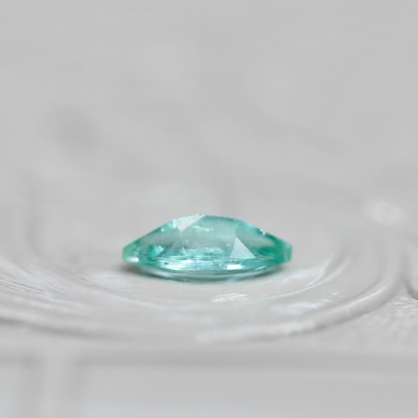 パライバカラーベリル 0.20ct マーキスカット 6.2mm×2.9mm×2.2mm【MJ2713】