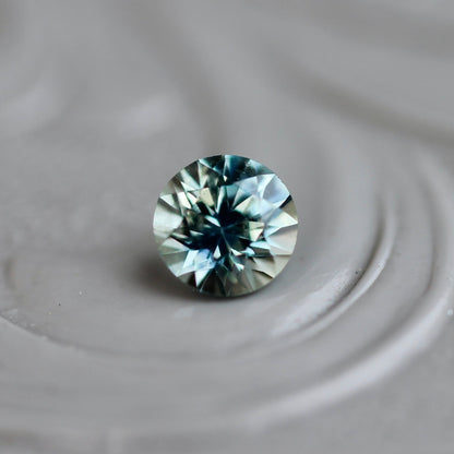 モンタナサファイア 0.25ct 3.7mm アメリカ・モンタナ州産  朝顔【MJ2426】