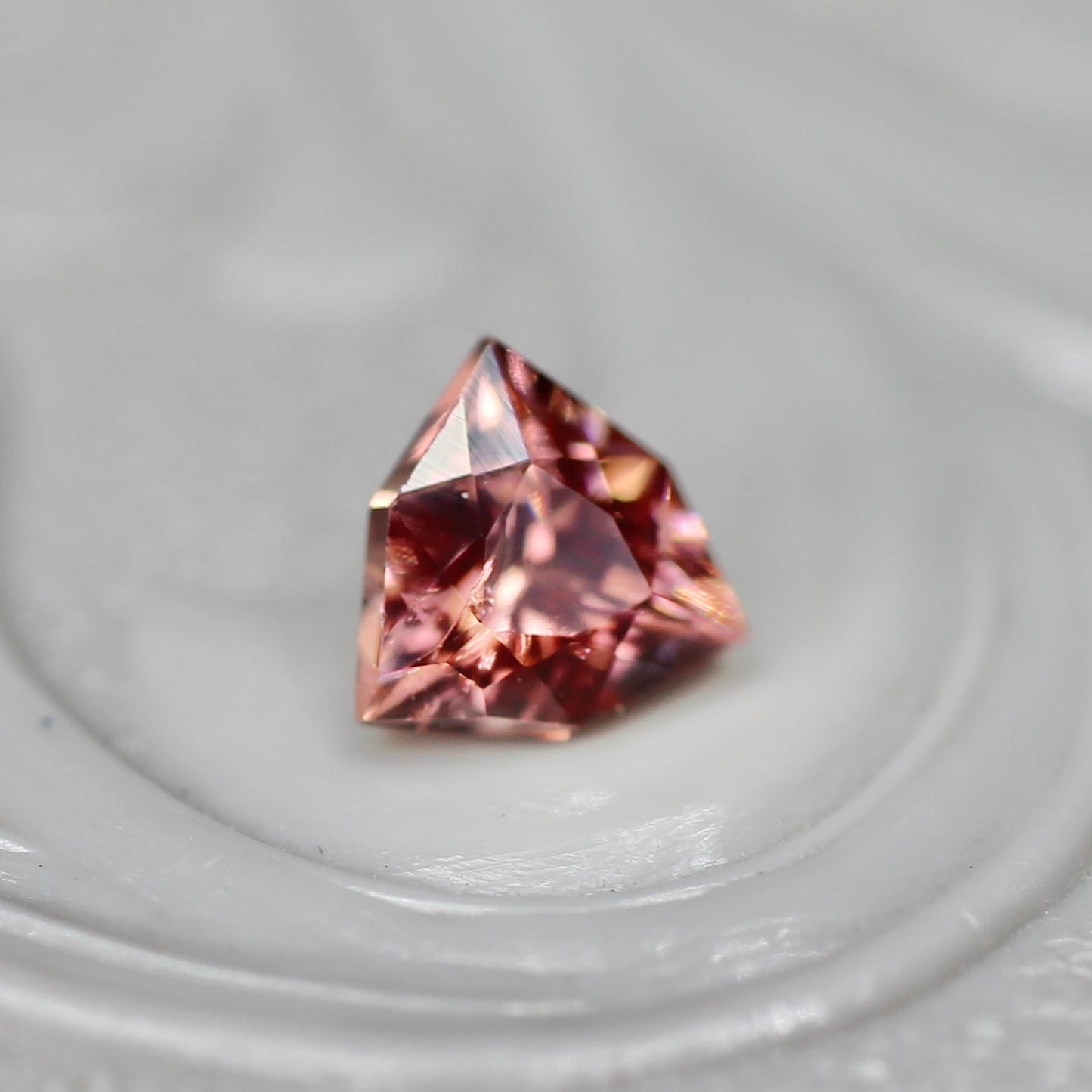 ピンクジルコン 0.53ct トリリアント特殊カット 4.8mm×4.8mm×3.3mm【MJ2700】