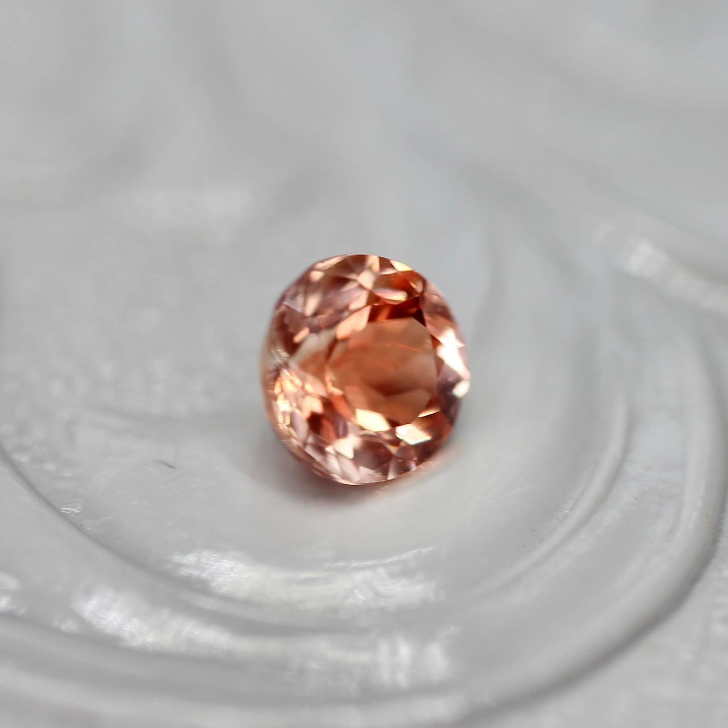 ラブラドライト 0.28ct ラウンドカット 4.2mm×4.1mm×3.4mm【MJ2699】