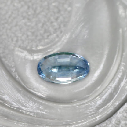 モンタナサファイア 0.27ct オーバルカット  4.9mm×2.9mm×2.2mm【MJ2734】