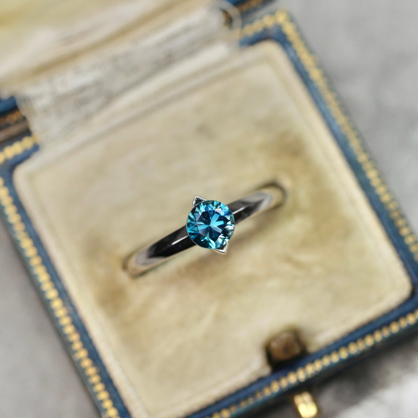 ラタナキリブルージルコン 0.73ct 5mm【MJ2539】