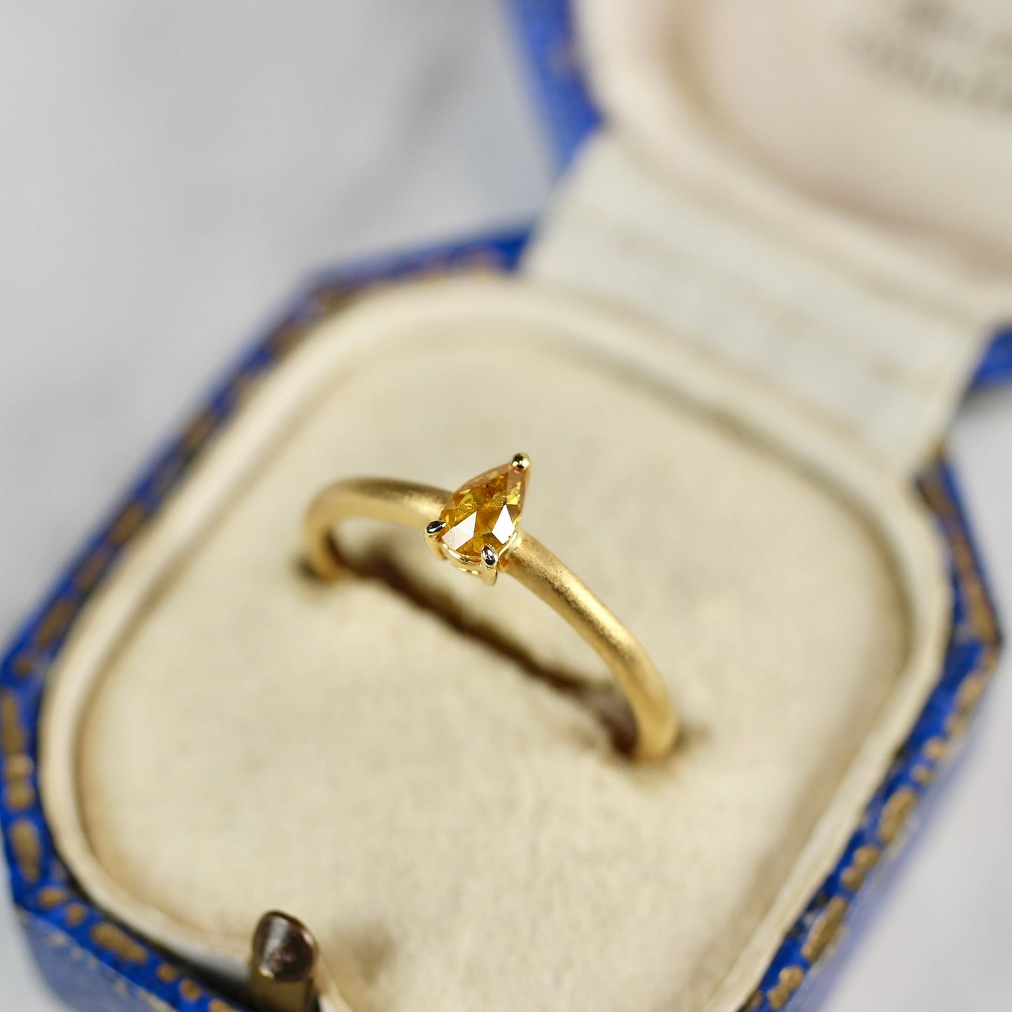 オレンジブラウンダイヤモンド 0.185ct K10YG ペアシェイプローズカット 爪留め(プレーン)×プレーンアーム(マット)【MJ2835】