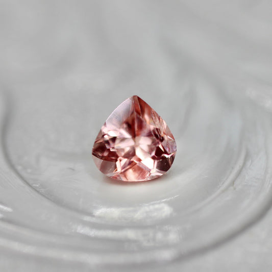 ラブラドライト 0.23ct マロンカット 4.2mm×4.1mm×2.9mm【MJ2567】