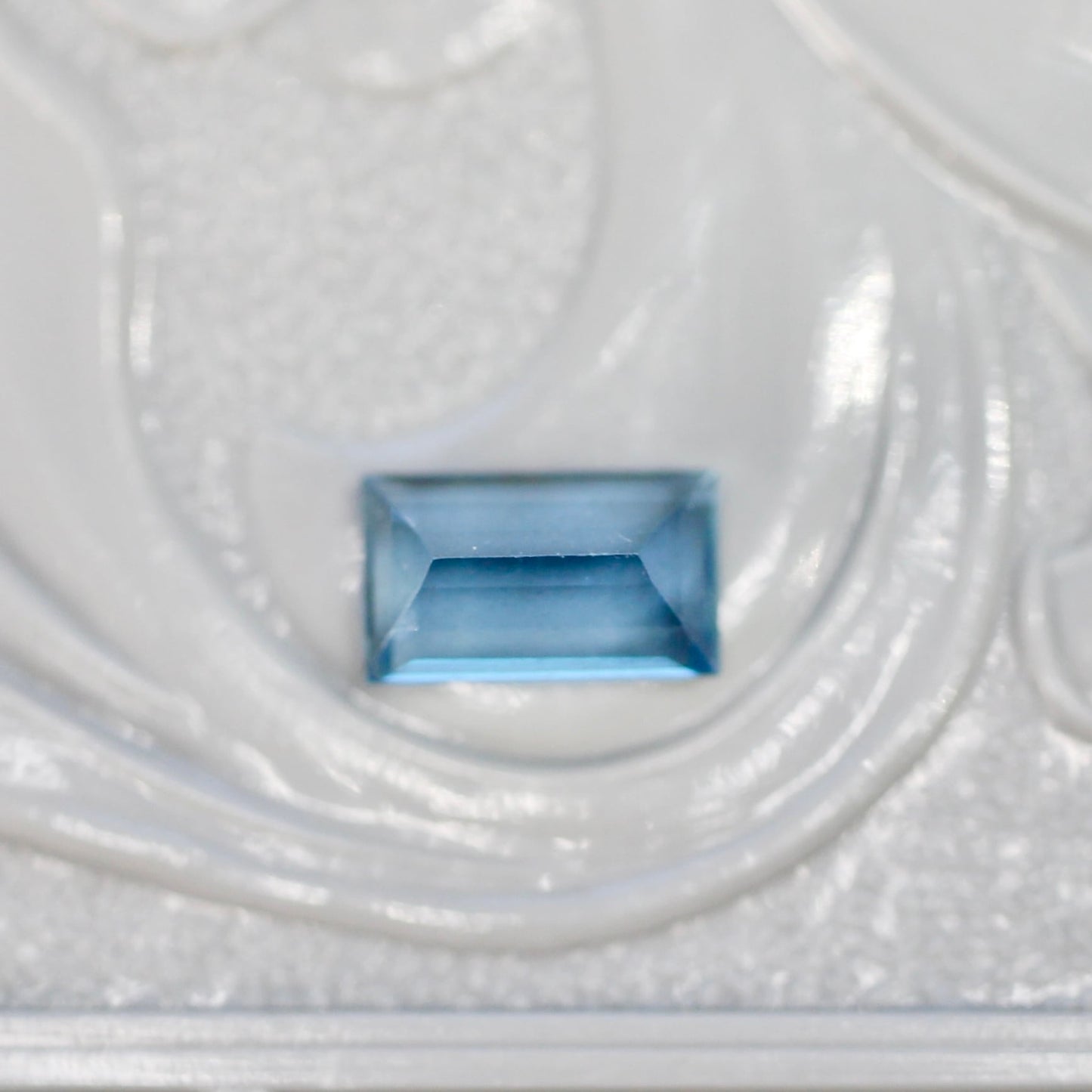 タトゥーアクアマリン 0.36ct スクエアカット 5.7mm×3.4mm×2.7mm【MJ2673】