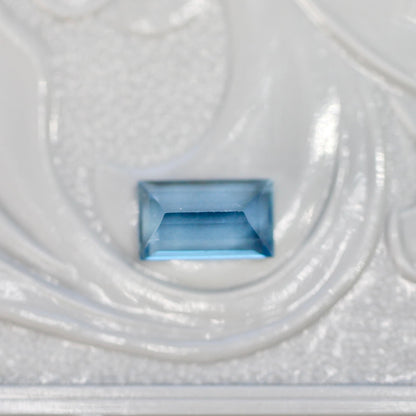 タトゥーアクアマリン 0.36ct スクエアカット 5.7mm×3.4mm×2.7mm【MJ2673】