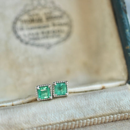 エメラルド 0.13ct スクエアカット 3.0mm×2.9mm×2.2mm【MJ2676】