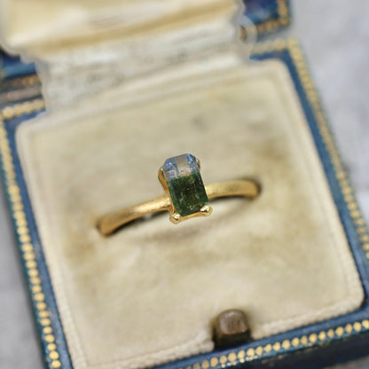 エメラルドカット バイカラートルマリン 0.65ct 6.1mm×3.5mm-2.5mm 【MJ2517】